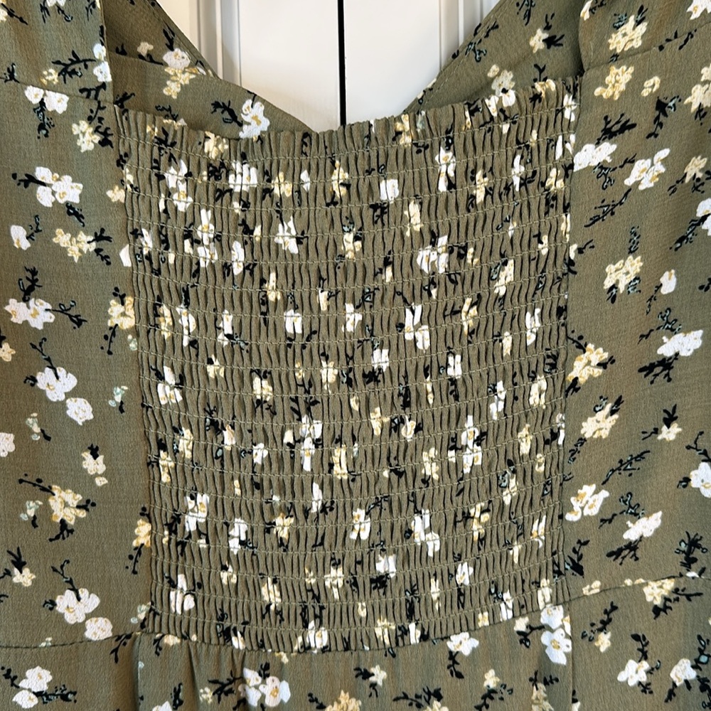 Aster the Label dress size Medium Sage green floral bubble sleeves lined. - Picture 7 of 10